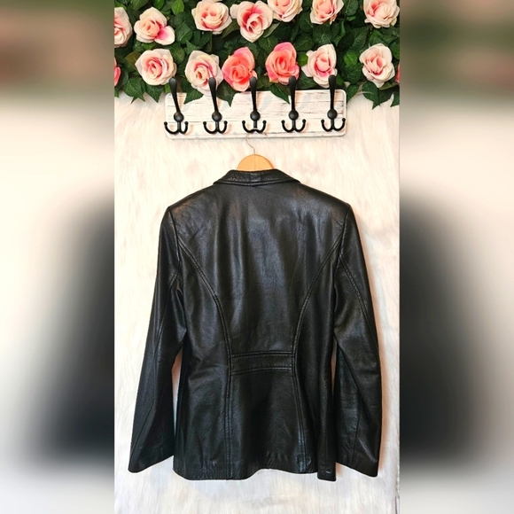 Danier Classic Women's Front Button Mid Length Leather Jacket - Picture 3 of 8